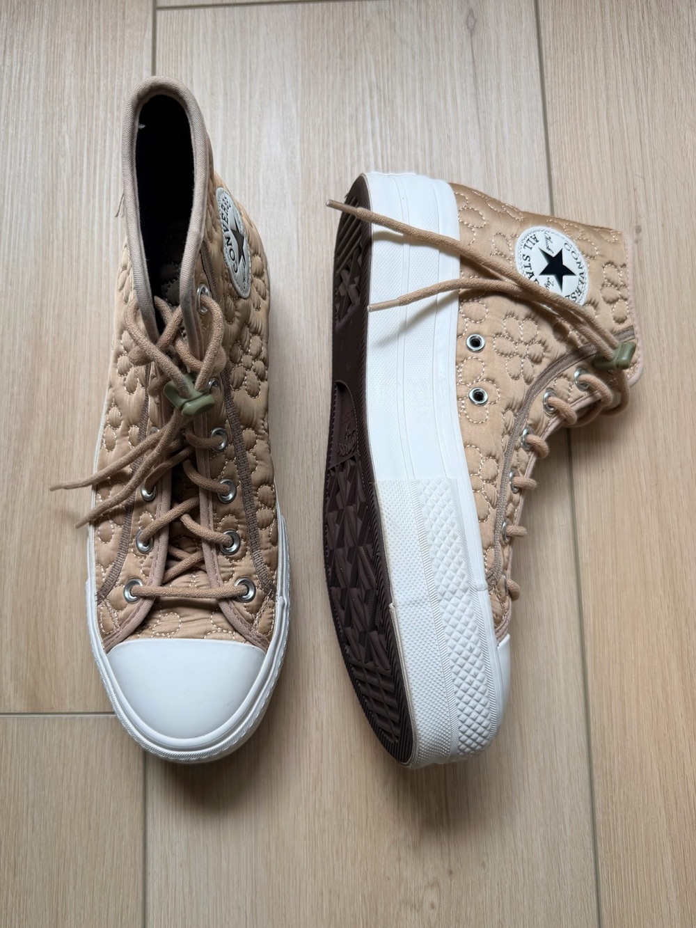 Women’s Converse Chuck Taylor All Star Quilted Platform Shoes size 9